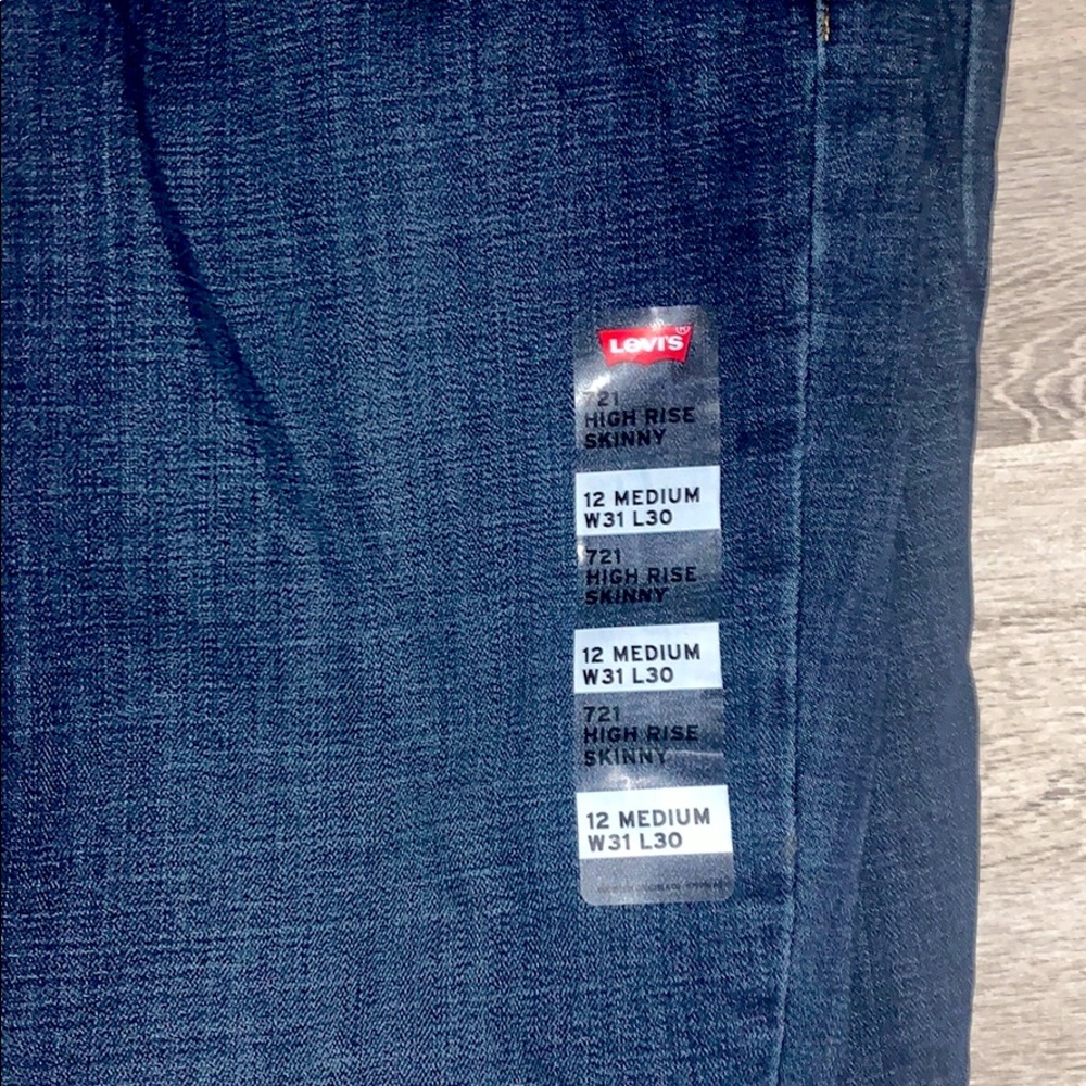 Levi’s - Picture 2 of 4